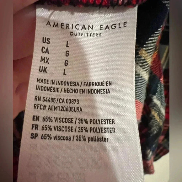 American Eagle red & navy plaid flannel button down boyfriend fit size Large EUC - Picture 3 of 4